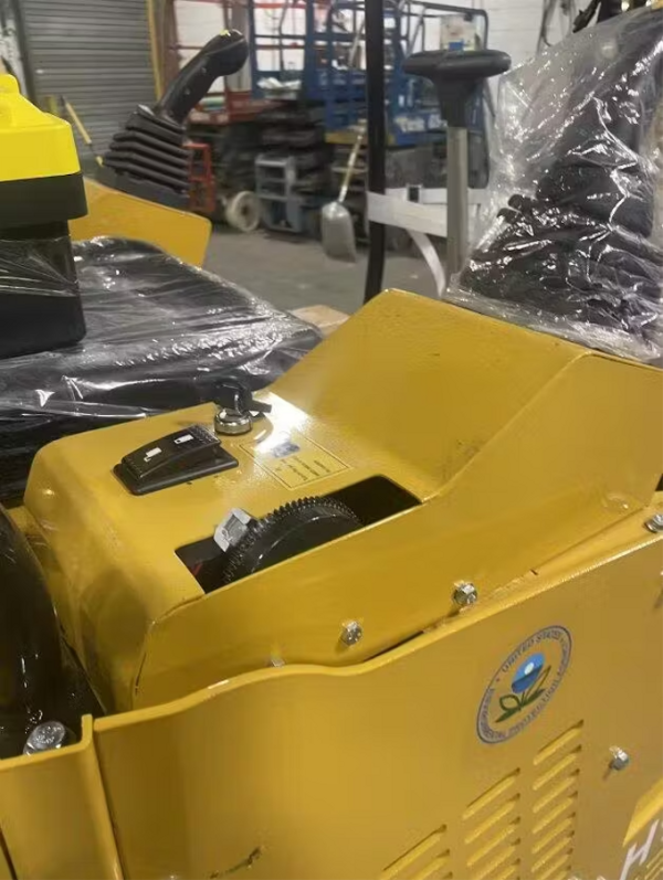 AGT 2025 Latest model H15R 1.5 Ton 13.5HP Mini & Small Excavator, With Pilot System Gasoline Yellow Design For Sale| AGT-H15R