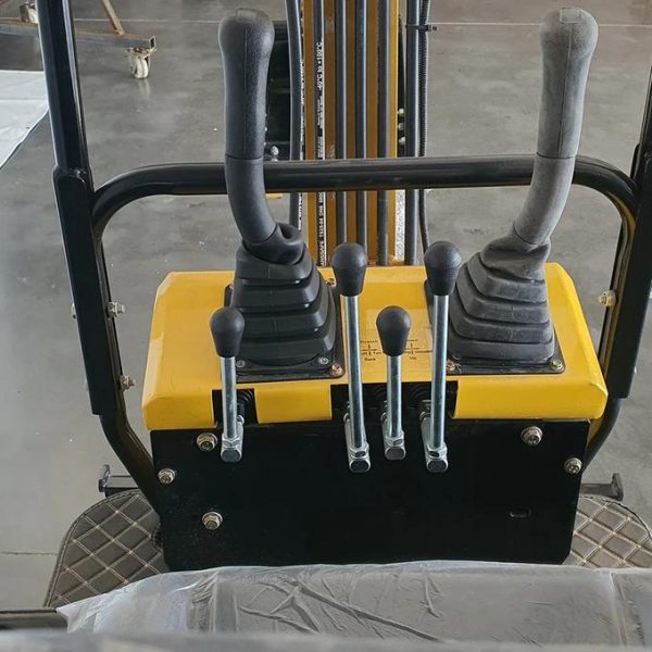 AGT 13.5 HP B&S 1-ton Mini & Small Excavator Micro Crawler Digger, Gasoline, With Thumb Clip For Sale | AGT-QH12