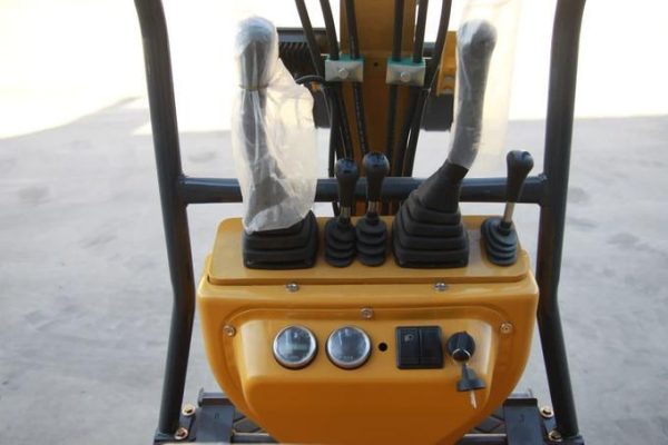 AGT 13.5 HP B&S 1 ton Mini Small Excavator, With Hydraulic Thumb and Swing Boom ,Gasoline For Sale | AGT-DM12-C
